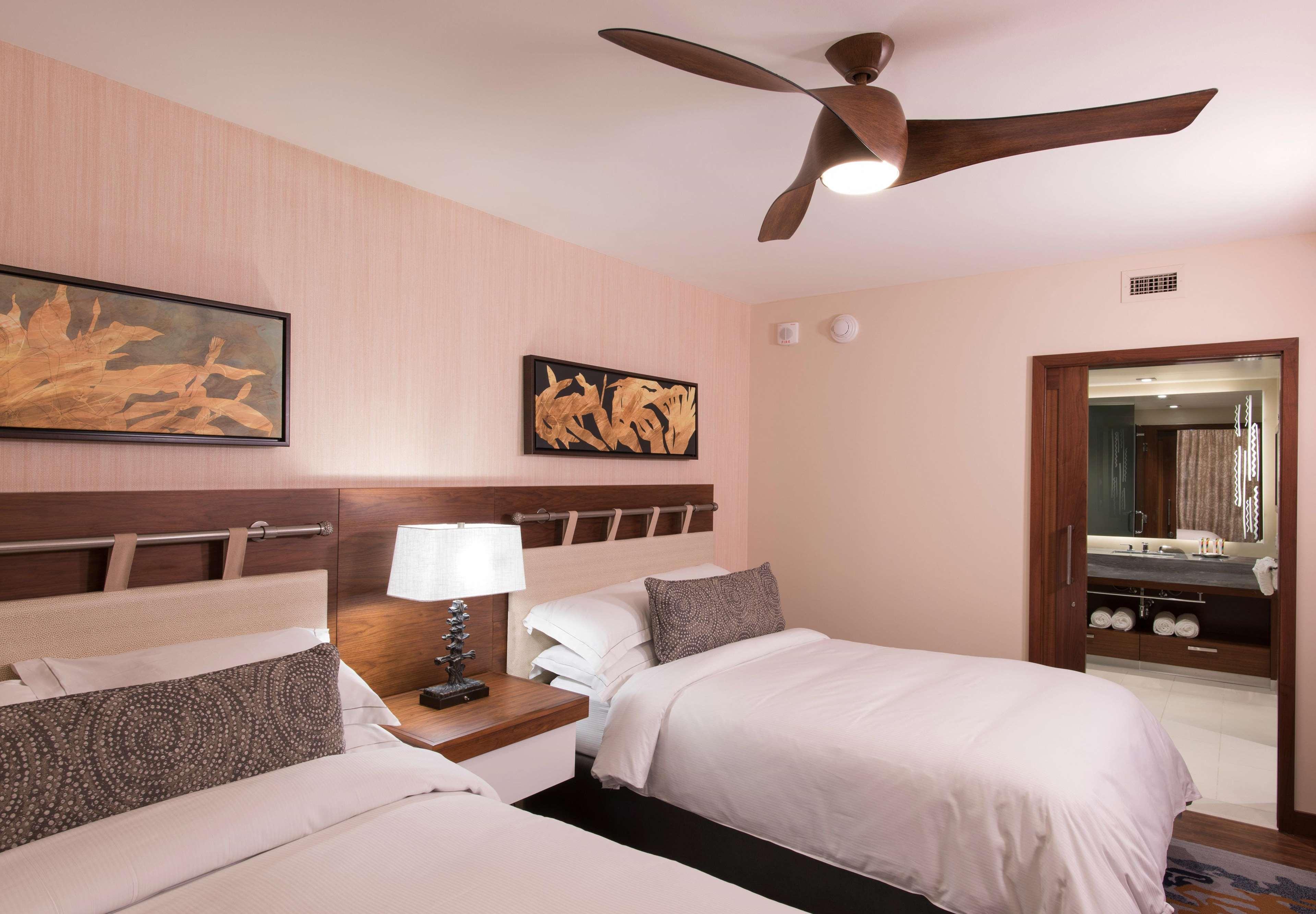 Отель Hilton Grand Vacation Club The Grand Islander Waikiki Гонолулу Экстерьер фото