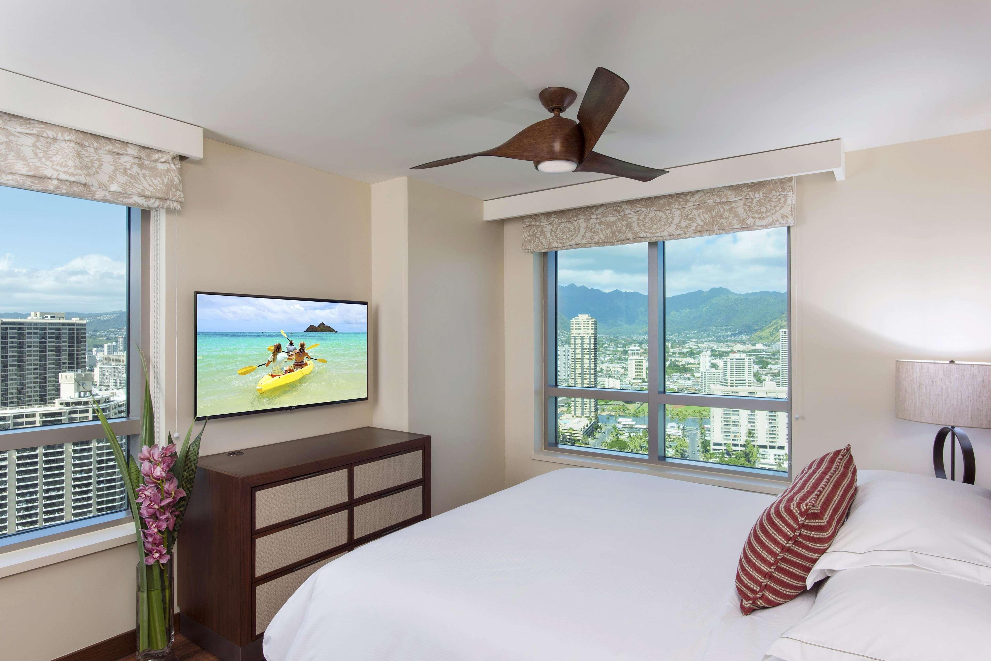 Отель Hilton Grand Vacation Club The Grand Islander Waikiki Гонолулу Экстерьер фото