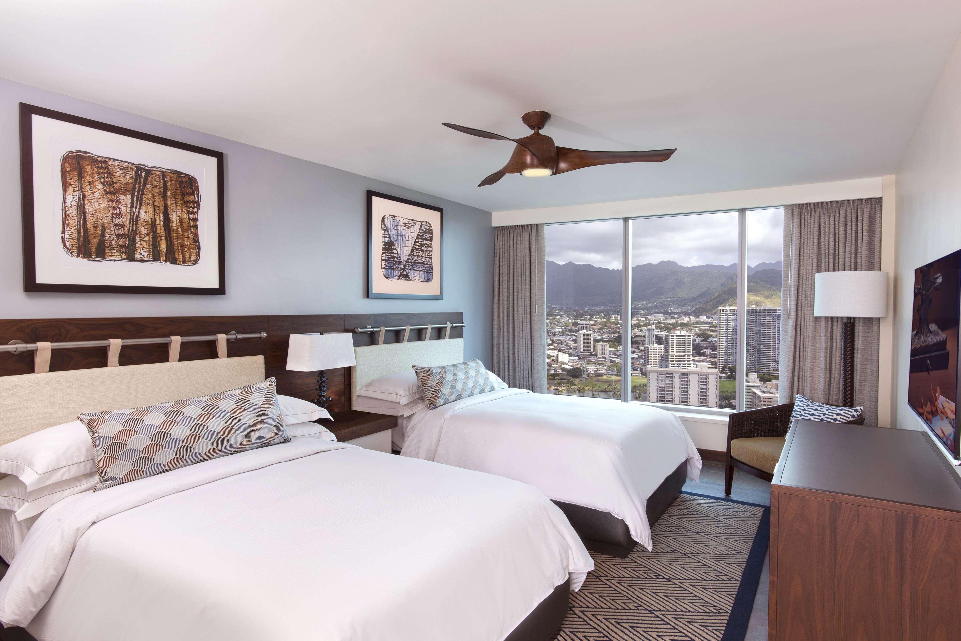 Отель Hilton Grand Vacation Club The Grand Islander Waikiki Гонолулу Экстерьер фото