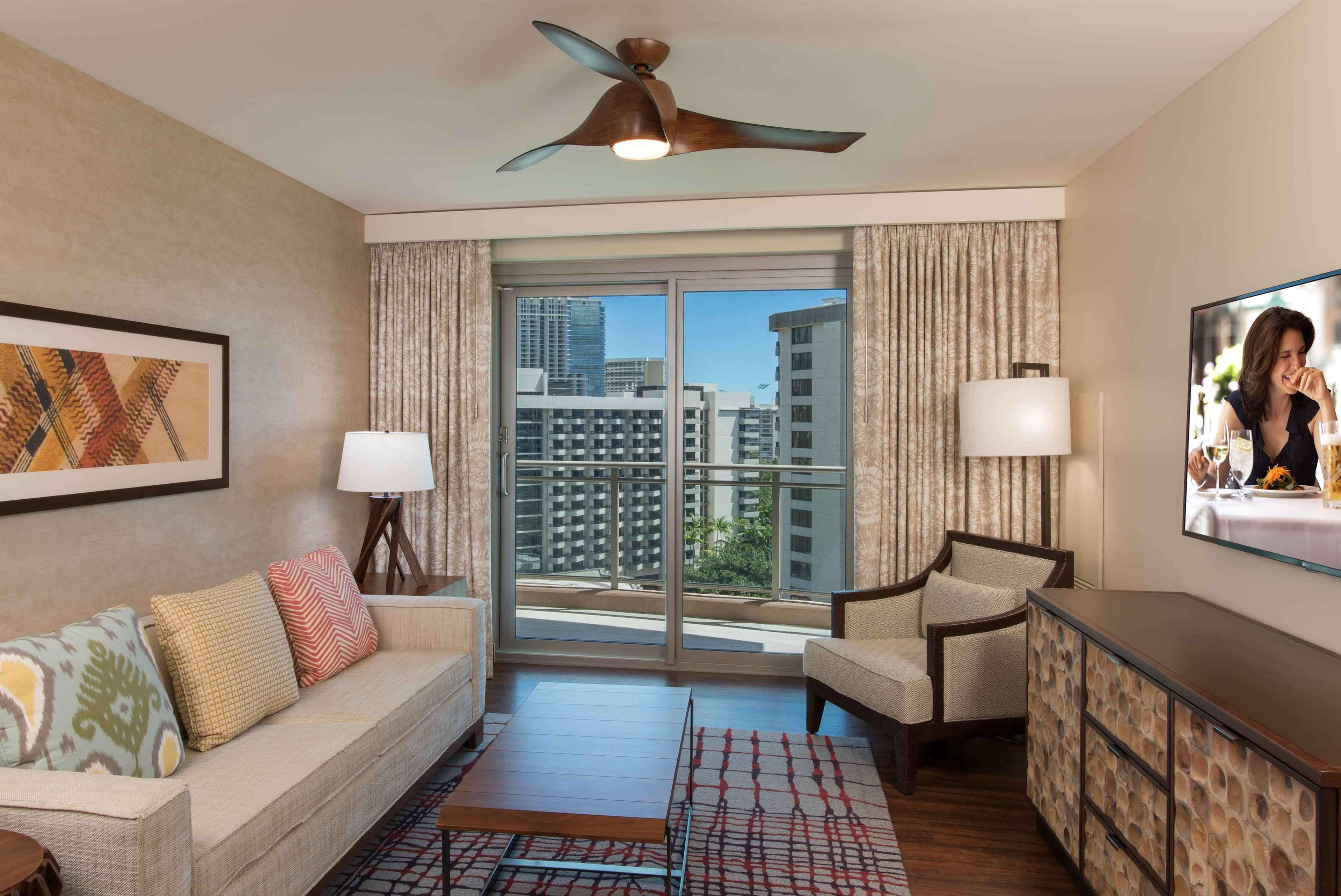 Отель Hilton Grand Vacation Club The Grand Islander Waikiki Гонолулу Экстерьер фото