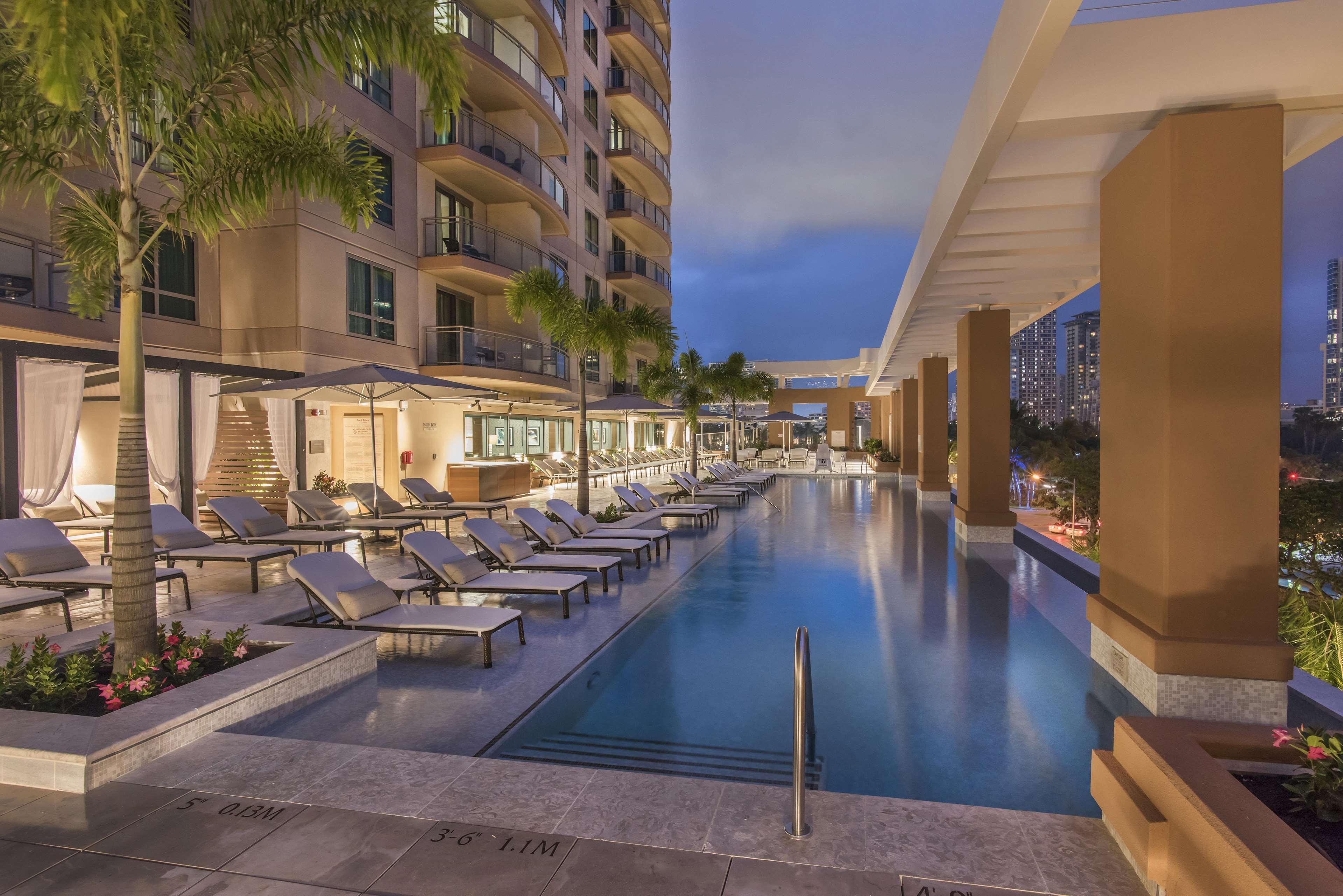 Отель Hilton Grand Vacation Club The Grand Islander Waikiki Гонолулу Экстерьер фото