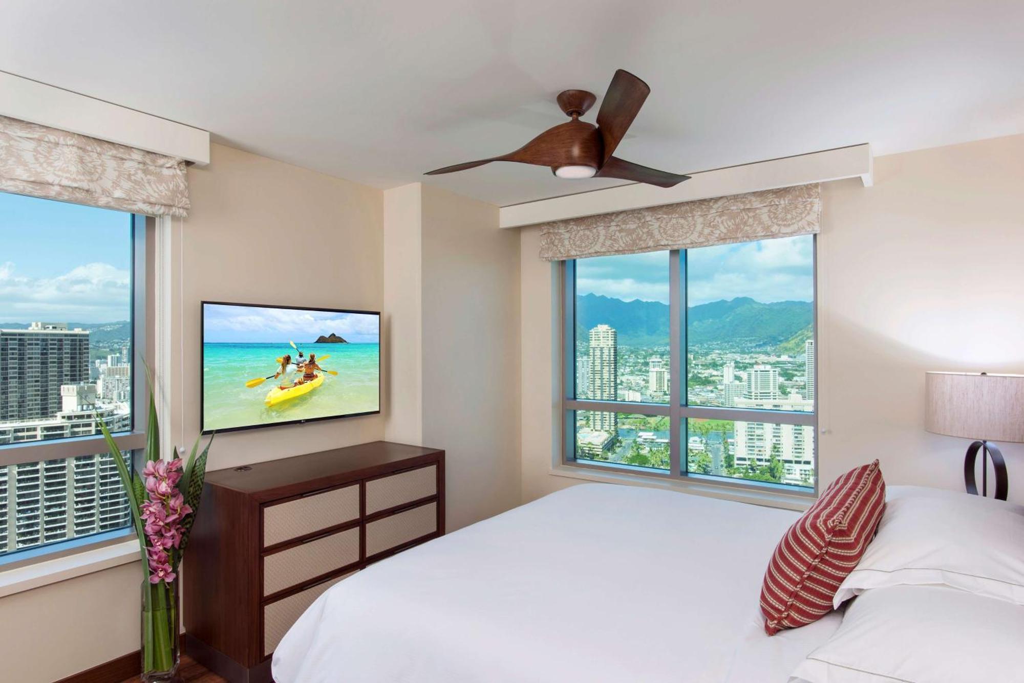 Отель Hilton Grand Vacation Club The Grand Islander Waikiki Гонолулу Экстерьер фото