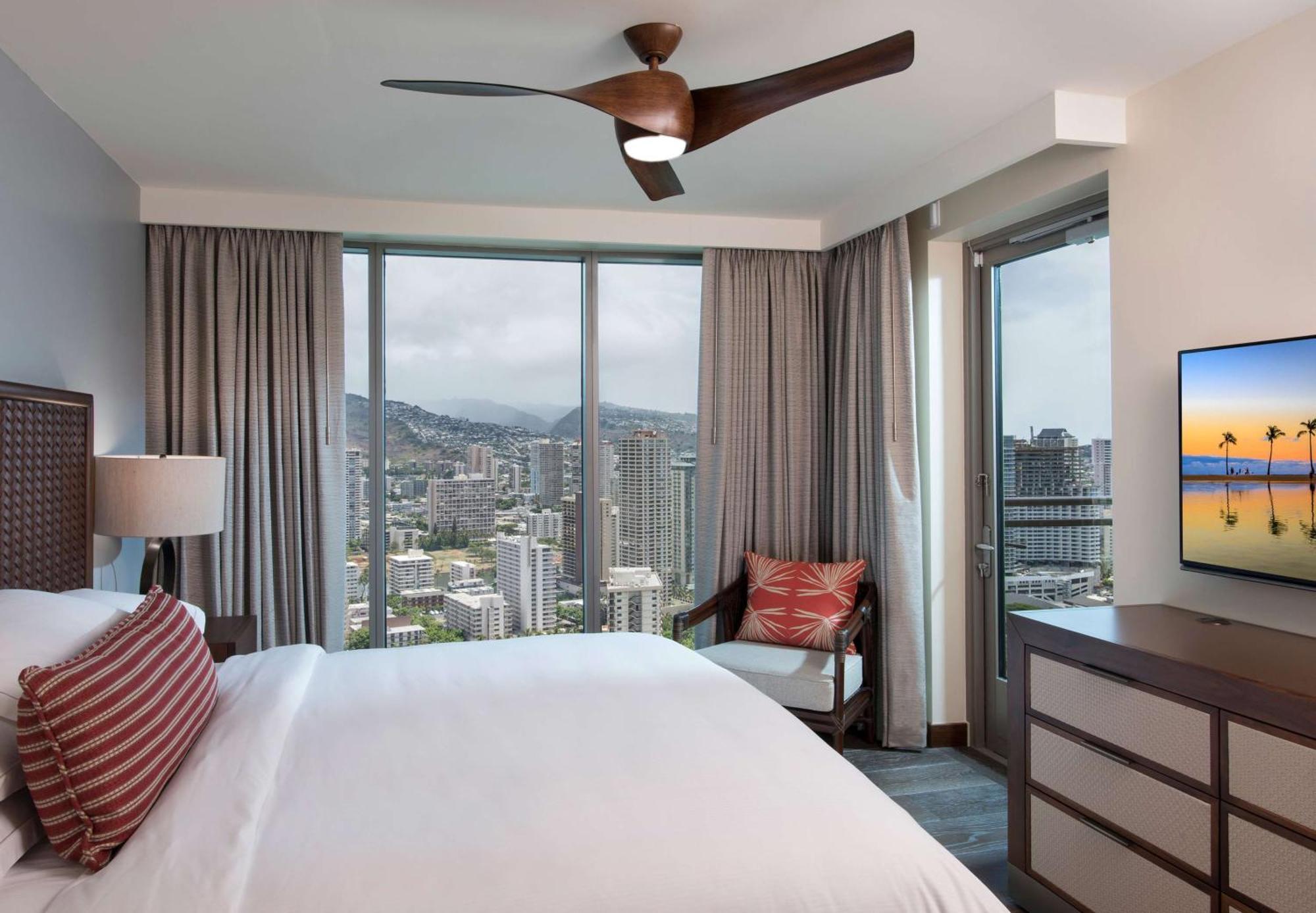 Отель Hilton Grand Vacation Club The Grand Islander Waikiki Гонолулу Экстерьер фото