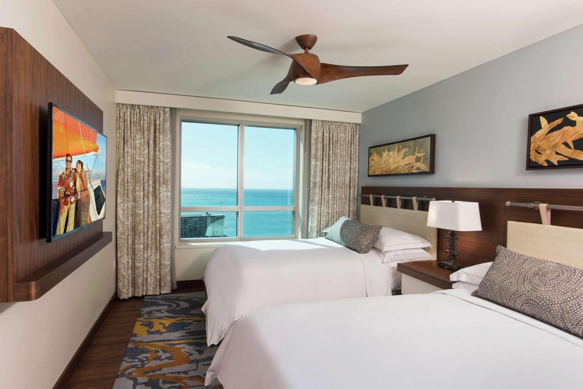 Отель Hilton Grand Vacation Club The Grand Islander Waikiki Гонолулу Экстерьер фото
