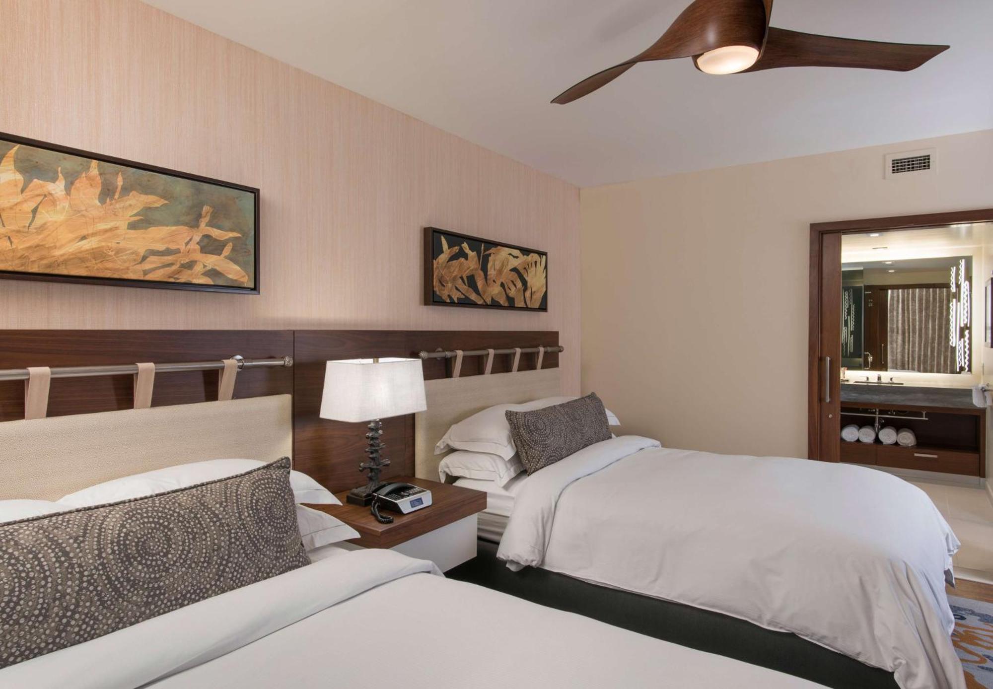 Отель Hilton Grand Vacation Club The Grand Islander Waikiki Гонолулу Экстерьер фото